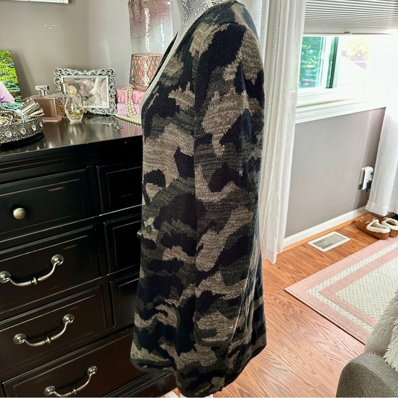 Apt. 9 Longline Cardigan Sweater Jacket Medium Gray Black Camo Print Normcore - Picture 7 of 16